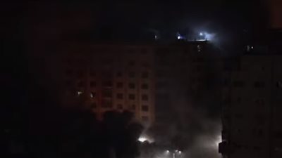 قصف إسرائيلي على برج سكني في غزة 