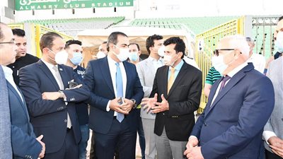 أشرف صبحي والمحافظ يتفقدان المنشآت الشبابية والرياضية ببورسعيد
