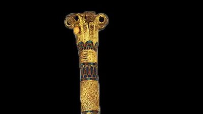 وعاء لحفظ ريش الكتابة.. مصدر يكشف أبرز مقتنيات توت عنخ آمون بالمتحف الكبير (خاص)