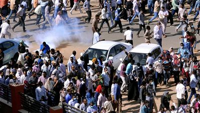 مخاوف من عودة نظام البشير.. كيف تواجه الحكومة السودانية المظاهرات في البلاد؟