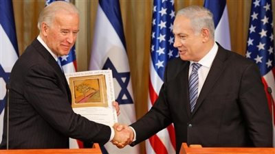 إعلام عبري: بايدن ونتنياهو يناقشان صفقة إطلاق الرهائن واعتقالات مسؤولين إسرائيليين