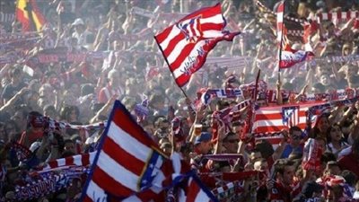 احتفالات بالشماريخ لجماهير أتلتيكو في شوارع مدريد (فيديو)