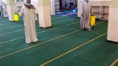 قبل العيد بساعات قليلة.. تعقيم وتطهير المساجد المحددة لإقامة الصلاة بالفيوم (صور)