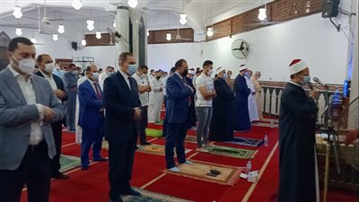 محافظ كفرالشيخ يؤدي صلاة عيد الفطر المبارك بمسجد الإستاد الرياضى (صور)
