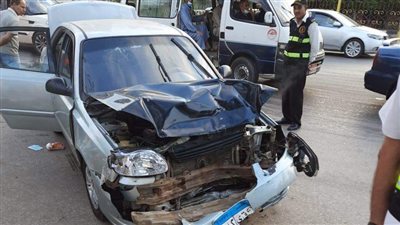 تعطل حركة المرور بشارع البحر بطنطا بسبب تصادم سيارتين دون إصابات