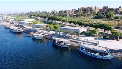 أول أيام العيد.. كورنيش النيل يخلو من المواطنين بقنا تنفيذا لإجراءات الغلق (صور)