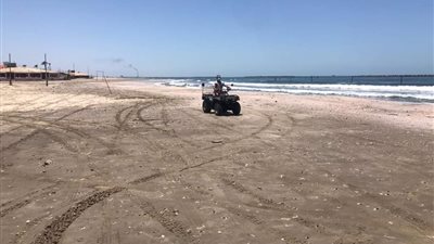 في أول أيام العيد.. محافظ دمياط تتابع تنفيذ قرار غلق شواطئ رأس البر