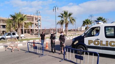 الشرطة تنتشر بدمياط الجديدة لتنفيذ قرار غلق الشواطئ والمتنزهات