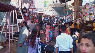 شباب وأطفال يحتفلون بالعيد بدون كمامات ببني سويف رغم تحذيرات الحكومة (صور وفيديو)