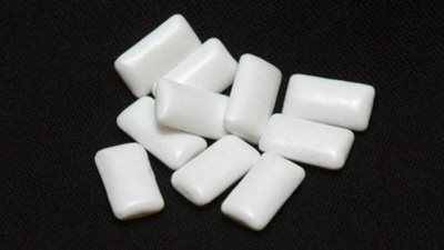 دراسة: تناول اللبان بعد العمليات الجراحية يساعد على الهضم 