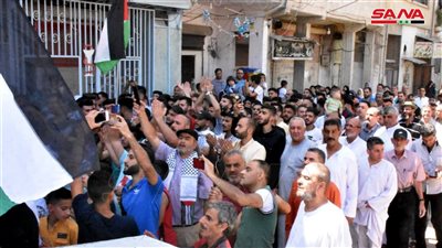 انطلاق مسيرة حاشدة بمحافظة حماة السورية تنديدًا بالعدوان الإسرائيلي (صور)