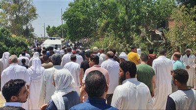 تشييع جثمان عميد شرطة توفي أثناء سجوده في صلاة العشاء إلى مثواه الأخير بالبحيرة (صور) 