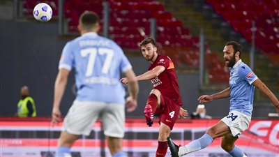 روما يفوز على لاتسيو بثنائية في الدوري الإيطالي