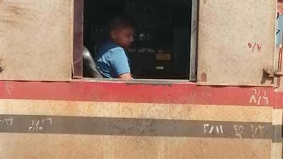 الجرار كان في الصيانة.. السكة الحديد تكشف ملابسات واقعة جلوس طفل داخل كابينة قطار