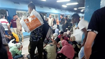 عطل مفاجئ بالشبكات الهوائية في الخط الأول لمترو الأنفاق.. وتكدس مئات الركاب (صور وفيديو) 