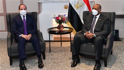 السيسي ورئيس المجلس السيادي السوداني يؤكدان تمسك البلدين باتفاق قانوني ملزم لملء سد النهضة