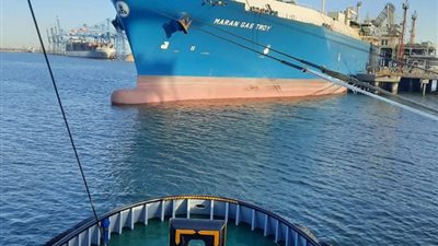 ناقلة الغاز اليونانية تغادر ميناء دمياط بحمولة 64 ألف طن