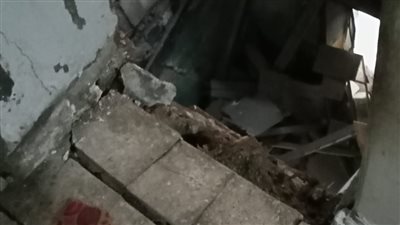 نيابة الإسكندرية تحقق في واقعة انهيار سقف عقار محطة الرمل (صور)