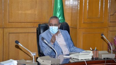 محافظ الإسماعيلية يناقش مشروعات الإسكان المتوقفة مع النواب