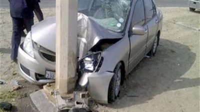 إصابة محاسب في اصطدام سيارة بعمود إنارة بسوهاج