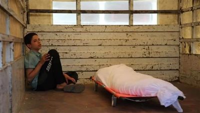 بعد استشهاد أسرته.. عزيز هو الناجي الوحيد