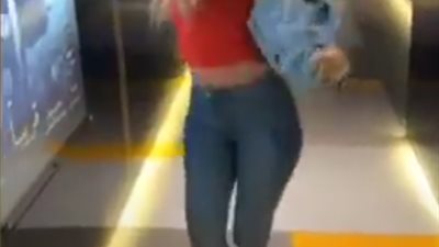 المحكمة تشاهد فيديوهات رقص لمودة الأدهم وشات مع شاب خليجي (فيديو) 