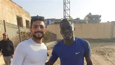 أيمن أشرف يدعم فريق المطرية بطقم رياضي ومكافأة مالية (صور)