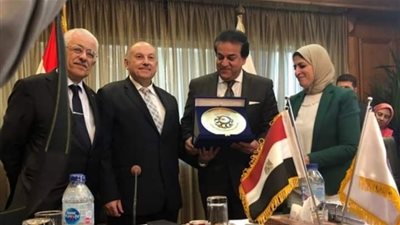 نائب وزير التعليم السابق يشارك بفعاليات مؤتمر 