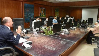 رئيس جامعة الأقصر يناقش احتياجات كلية الآثار مع أعضاء هيئة التدريس