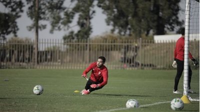 مران بدني قوي لحراس مرمى الأهلي استعدادًا لصن داونز 