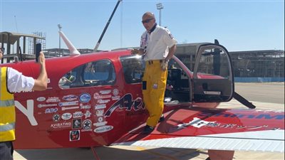 مطار سفنكس الدولي يستقبل الطيار الياباني حديث العالم شينجي مايدا (صور)