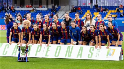 لابورتا يدعم فريق الكرة النسائية: 