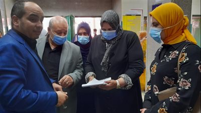 محافظ كفر الشيخ يطمئن على حالة 11مصابا في حادث انقلاب سيارة