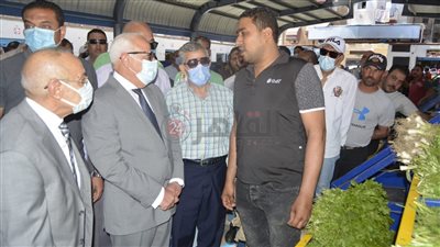 محافظ بورسعيد يفتتح سوق العصر ويؤكد: انتهى زمن العشوائيات (صور وفيديو)