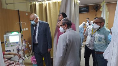 لمواجهة كورونا.. مدير التأمين الصحي بالقليوبية يتفقد المستشفيات لمتابعة الخدمات والمرضى (صور)