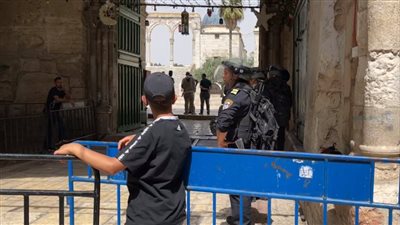 الاحتلال الإسرائيلي يغلق أبواب المسجد الأقصى بعد الاعتداء على المصلين