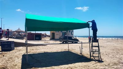 مدينة رأس البر تبدأ تجهيز الشواطئ تمهيدًا لفتحها غدًا