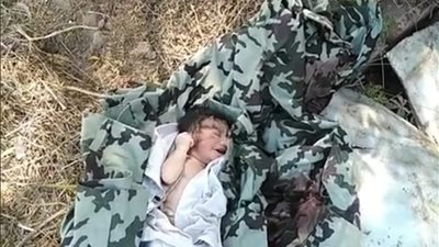 العثور على طفل حديث الولادة أمام مسجد بأسوان 