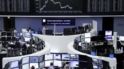 المؤشر الأوروبي يبلغ ذروة جديدة بفضل أسهم البنوك والصناعات الدفاعية