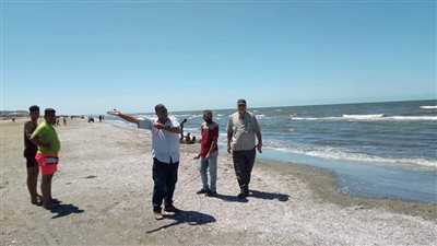 قبل ساعات من فتحه.. منع المواطنين من نزول شاطئ بورسعيد (صور)