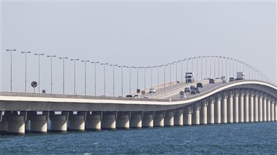 المؤسسة العامة لجسر الملك فهد ترفض مرور غير المحصنين للمملكة السعودية