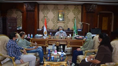 محافظ المنيا يلتقي وفد 