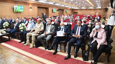 وزير الزراعة يعقد لقاءً مفتوحًا مع نواب بورسعيد والقيادات الشعبية والتنفيذية (صور)  