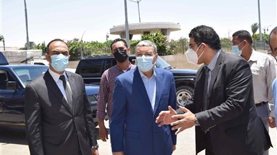 محافظ المنيا يتابع عددًا من مراكز التطعيم بلقاح كورونا