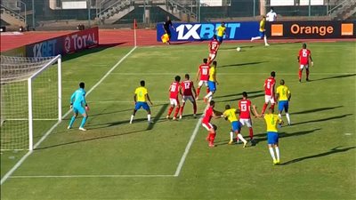الشوط الأول.. الأهلي يلامس التأهل لنصف النهائي بالتعادل أمام صن داونز 