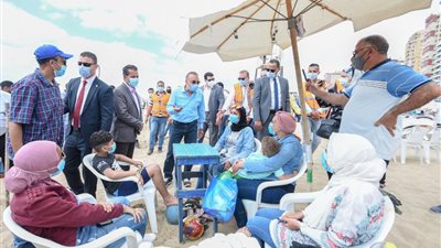 محافظ الإسكندرية: فتح الشواطئ مردوده إيجابي على إنعاش الحركة الاقتصادية