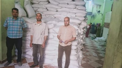 ضبط 12 طن سكر تمويني قبل بيعها في السوق السوداء بالفيوم (صورة)