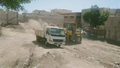 رفع 50 طنًا من القمامة والمخلفات الصلبة بالمنيا
