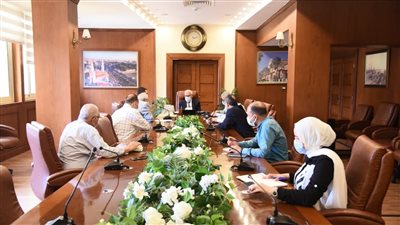 محافظ بورسعيد يبحث سبل تطوير مركز الأشعة وتزويده بأحدث الأجهزة 