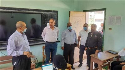 وكيل تعليم بورسعيد يتفقد لجان الامتحان التجريبي للشهادة الثانوية (صور) 